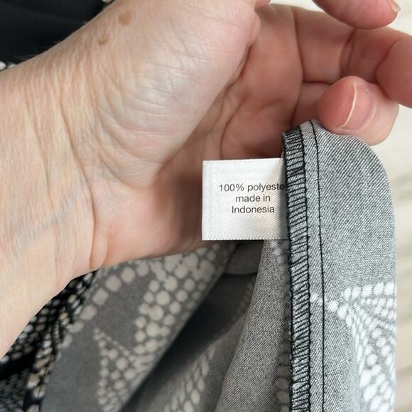 NWT Lane Bryant Long-Sleeve Button-Down Satin Top Women’s Plus Size 28/4X - Picture 7 of 9